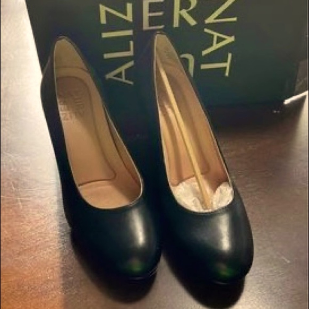 Naturalizer Michelle, Black Lea Heels. Size 4.5